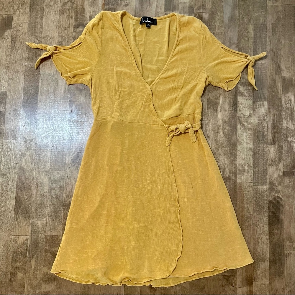 Lulus My Philosophy Golden Yellow Wrap Dress Women’s Small Tie Short Sleeves